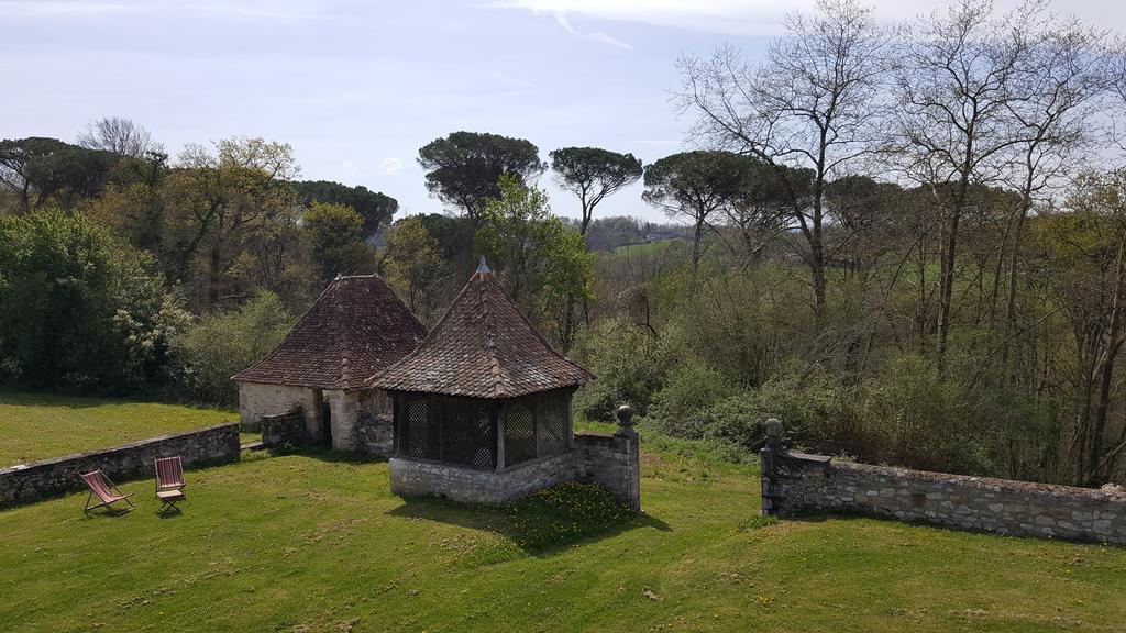 Chateau De Baylac Bugnein Exterior photo